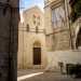 La strada porta alla Chiesa di San Gregorio e quindi alla Basilica...